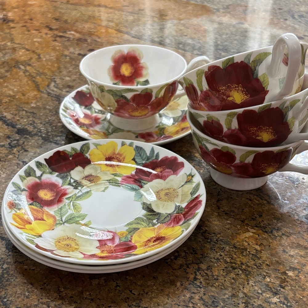 Floral Tea Cup and Saucer Set -Set of 4 teacups with matching saucers